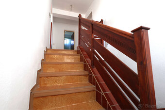 Rodinný dom vhodný na podnikanie  4 km od Piešťan. - 16