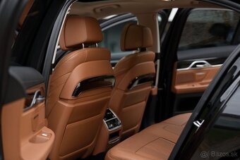 BMW Rad 7 740 xDrive - 16
