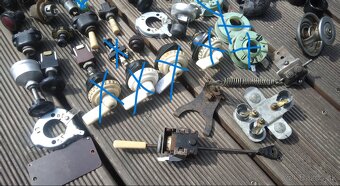 Predám zmes náhradných dielov na veteránske vozidlá ŠKODA - 16