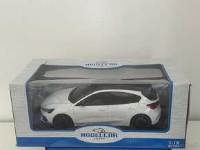FORD zberatelsky model v mierke 1:18. - 16