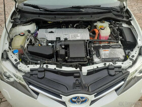 Toyota auris 1,8 hybrid 4/2015 výborný stav - 16