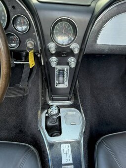 Chevrolet Corvette C2 - 16