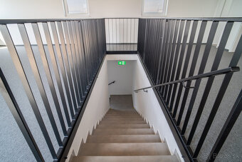 Na prenájom jedno podlažie polyfunkcie na Zavarskej ulici v  - 16