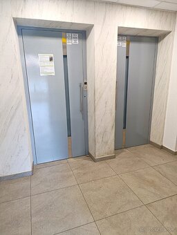 MODERNÝ, PO REKONŠTRUKCIÍ, 3i. BYT S LOGGIOU, ŠUSTEKOVÁ UL. - 16