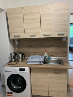 Na prenájom 5 izbový rodinnný dom pre firmy - Voľný ihned - 16