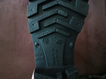 Topánky KOŽENÉ, Čižmy POLYURETÁNOVÉ, Mikiny RYBINOVÉ - 16