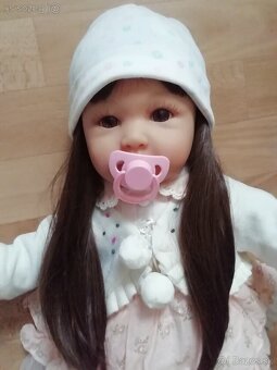 Realisticka babika v marhulkovych satach - 16