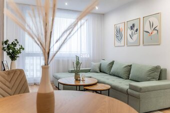 Tokajícka: Krásny 2 izb.  byt 42 m2 + loggia. Zariadený. KR - 16