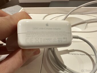 MacBook Air M1 13" 8/256 GB - 100% batéria a stav - 16