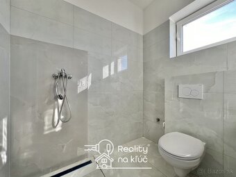 Na prenájom novostavba 3-izbový rodinný dom s bazénom a záhr - 16