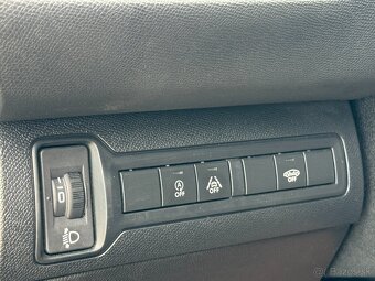 Peugeot 308 kombi SW 1.5 BlueHDi SR auto 1. majiteľ rok 2020 - 16