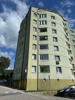 Na predaj veľký 3-izbový byt s 2 loggiou a parkovaním v krás - 16