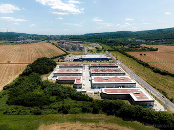 Prenájom výrobno-skladového priestoru 900 m² v časti Bratisl - 16