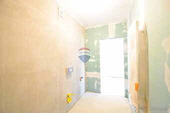 PREDAJ, 2-izbový byt, balkón, 60 m2 + Parking, Stará Lesná,  - 16