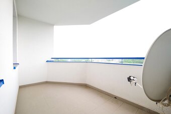 Veľký 3-izbový byt s terasou a panoramatickým výhľadom - 16