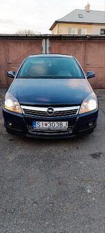Opel Astra 2011 benzín - 16