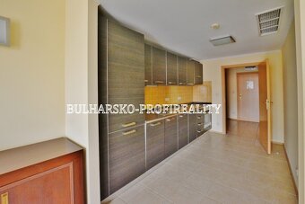 Luxusní apartmán 2+kk (68 m²) v první linii s bočním výhlede - 16