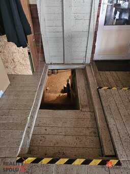 Ponúkame na predaj polyfunkčný objekt v oblízkosti miest Lev - 16