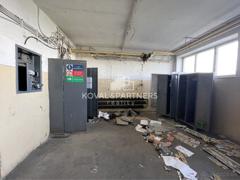 Predaj Administratívnej budovy s Halou v lokalite Dolné Kršk - 16