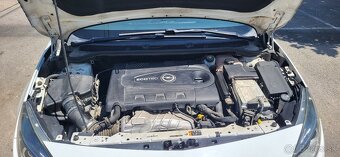 Opel Astra 2.0 CDTI 165k ECOTEC Cosmo - 16