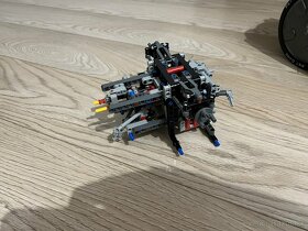 Lego Defender 42110 - 16