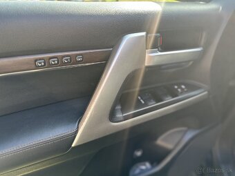 Toyota Land Cruiser 200 Premium - 16