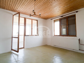 Dvojpodlažný rodinný dom v obci Bracovce - 16