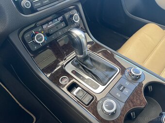 VW Touareg 4.2 TDI V8 250kW EXCLUSIVE Panorama ACC WEBASTO - 16