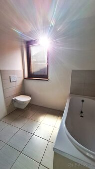 Moderný 5-izbový dvojpodlažný rodinný dom v Rovinke (dvojdom - 16