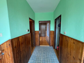 Rodinný dom na 1269 m2 pozemku - Malý Lapáš - 16