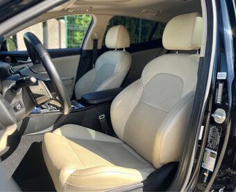 KIA Stinger Premium 2.0 T-GDI 180kw Automat - 16
