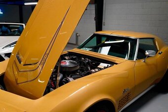 Chevrolet Corvette LT1 T-Top z roku 1971 - 16