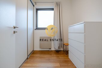 Prenájom – priestranný 3 izbový byt s terasou a 2 parkovacím - 16