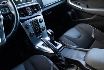 Volvo V40 D3 2.0L 150k Momentum - 16
