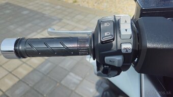 Honda FORZA 300 (nss 300) - 16