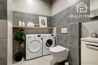 Na predaj 4- izbový rodinný dom s dvojgarážou a záhradným do - 16