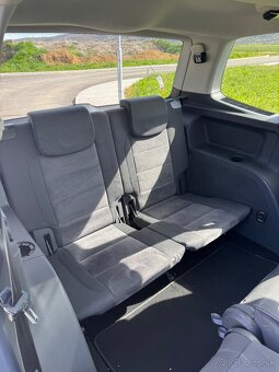 VW Touran 2.0 TDI DSG 7 Miestny - 16