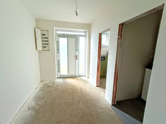 PREDAJ - 4 izbový holodom s veľkou garážou , Lužianky, Smrek - 16