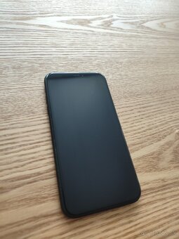 iPhone XR black - super stav + v záruke - 16