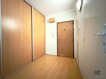 NA PREDAJ 2 IZB. BYT PREROBENÝ NA 3 IZB., 64M2, ŠTEFÁNIKOVA  - 16