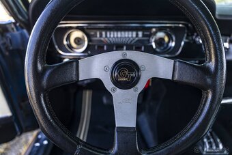 Ford Mustang Fastback - 16