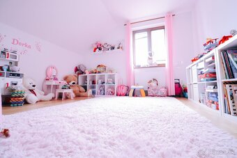 Komfortný dvojpodlažný rodinný dom - 16