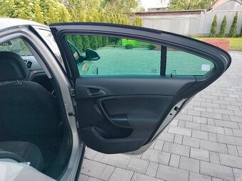 Opel Insignia 2.0 tdci -118 kW rok .2012 sedan - 16