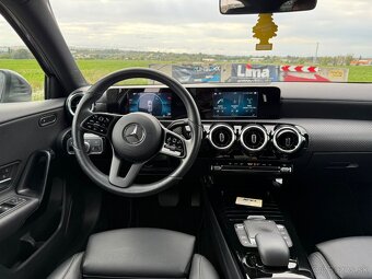 Mercedes Benz A 200d - 16