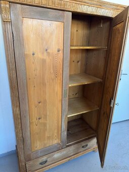 Predám starožitné skrine štýl altdeutsche v zachovalom stave - 16