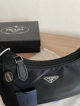 Prada Re-edition 2000 kabelka v darčekovom balení - 16