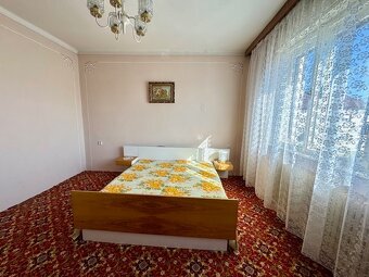 Na predaj poschodový RD v tichej uličke Dvory nad Žitavou - 16