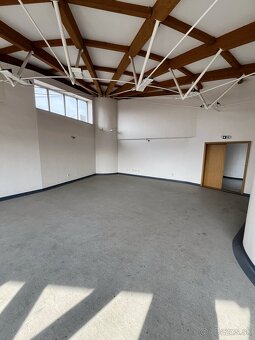 Administratívna budova - Prenájom - 16