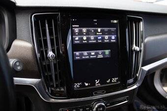 Volvo V90 D4 2.0L Momentum Cross Country - 16