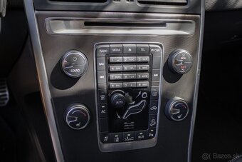 Volvo XC60 R-Design AWD - 16